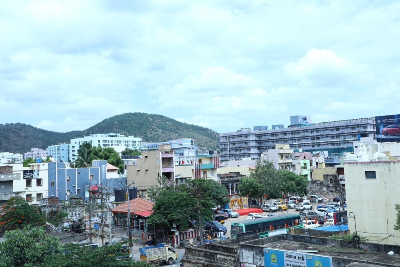 Apartamento Babu Naidu Residency Vellore Exterior foto